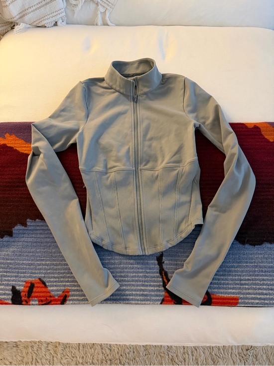 ALO Yoga Jackets & Blazers - Alo Women’s Light Gray Zip-Up Jacket